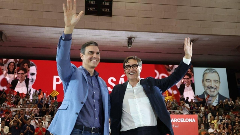 Pedro Sánchez i Salvador Illa en l'acte de tancament de campanya del PSC.