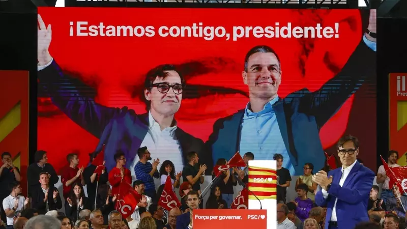 El primer secretario del PSC y candidato a presidente de la Generalitat, Salvador Illa, en el primer acto de campaña en Sabadell, a 25 de abril de 2024.